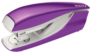 Zszywacz 5502 fioletowy (30k) WOW Leitz